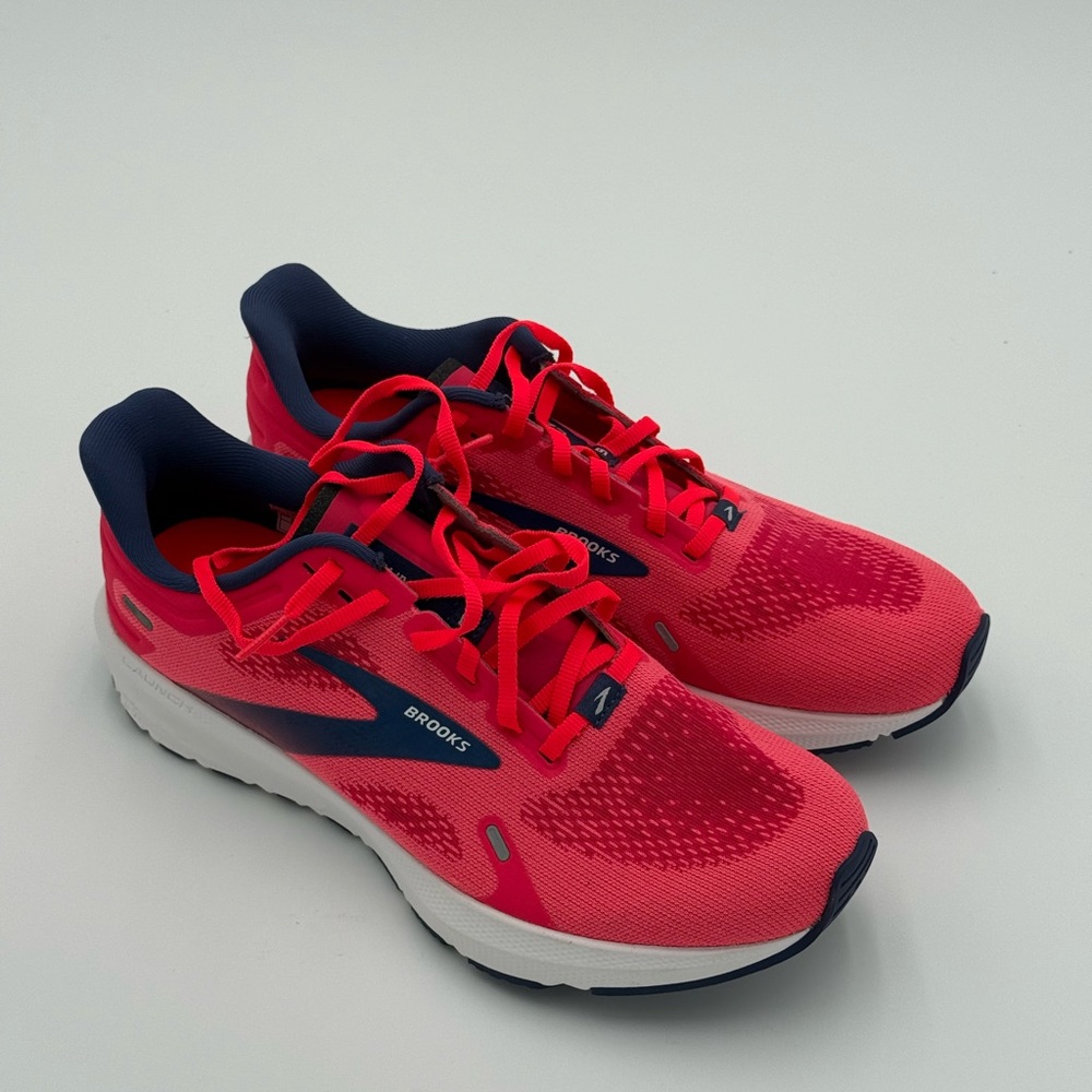 BROOKS | Women’s Sneakers - Vibrant Pink and Navy